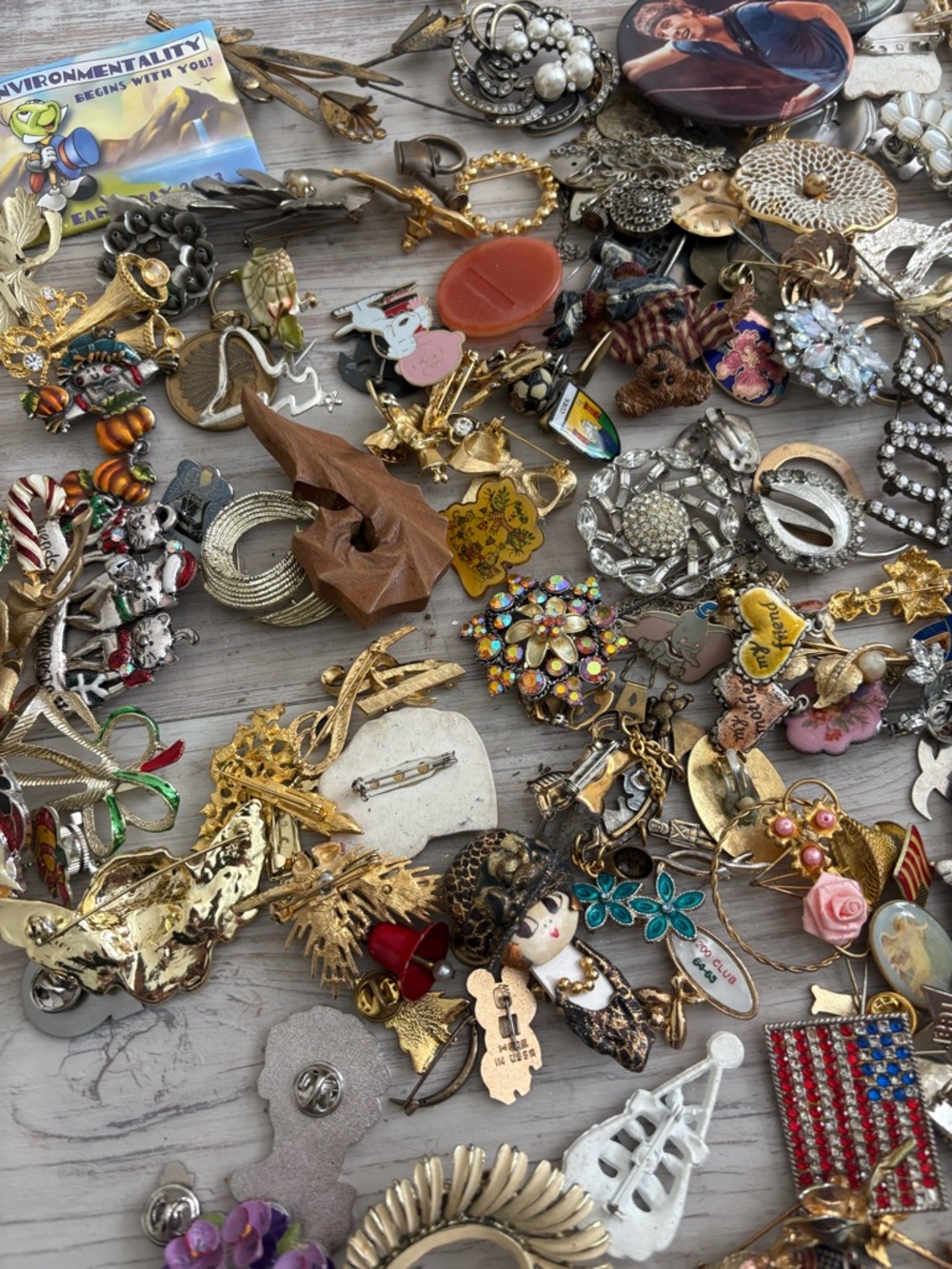vintage jewelry lot Brooches mix